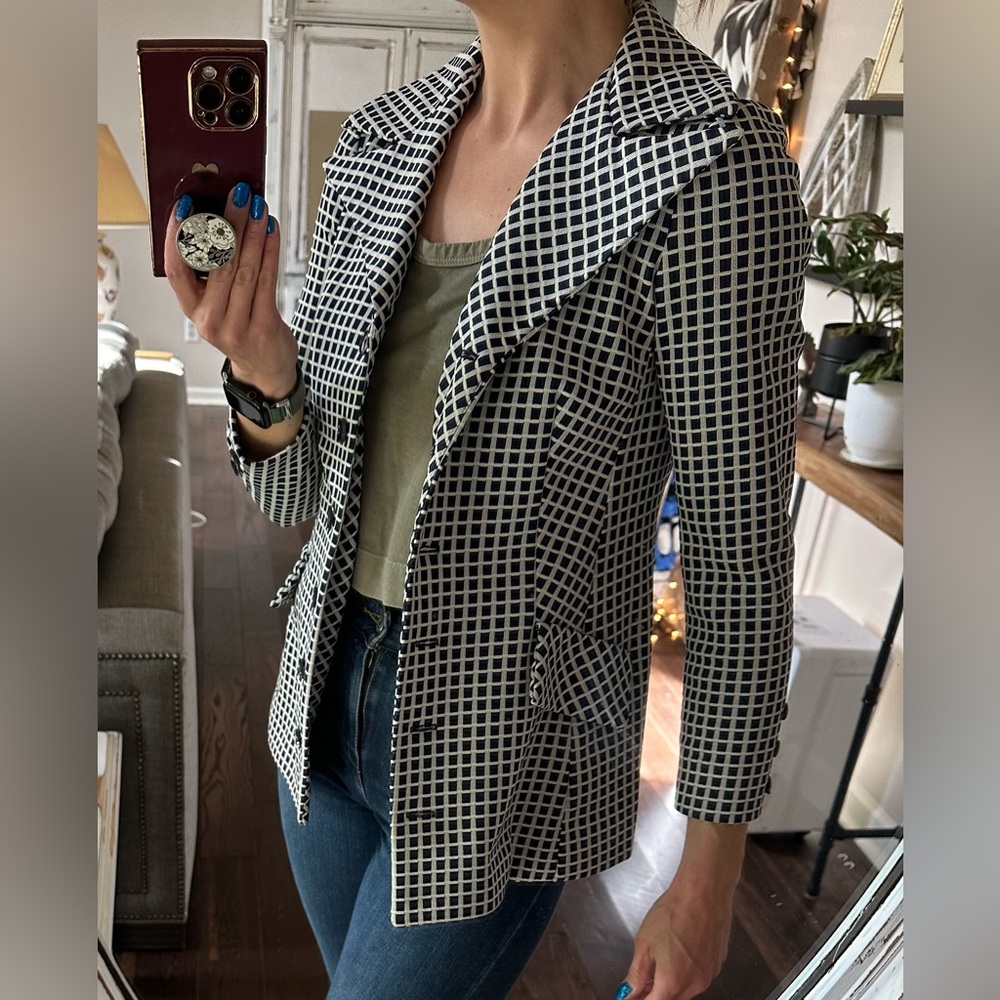 022: Vintage blue and white fitted blazer
